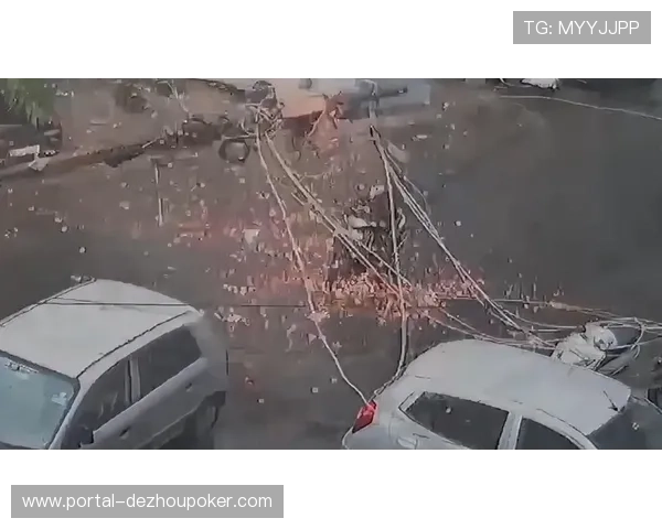 萨尔瓦多与奥莫伊胡安弗激烈争顶 全场对抗火花四射